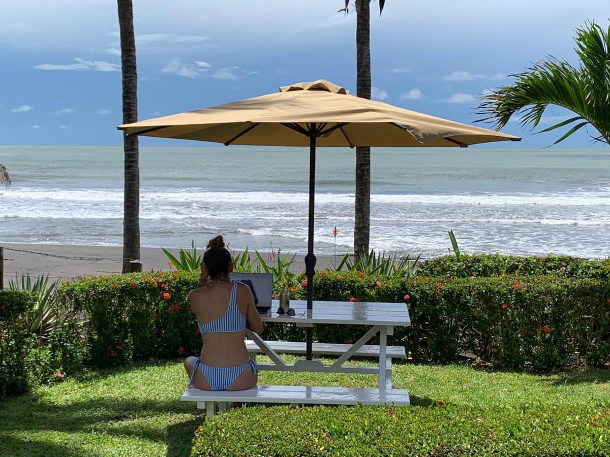 The Backyard Beachfront Hotel Jaco Exterior photo