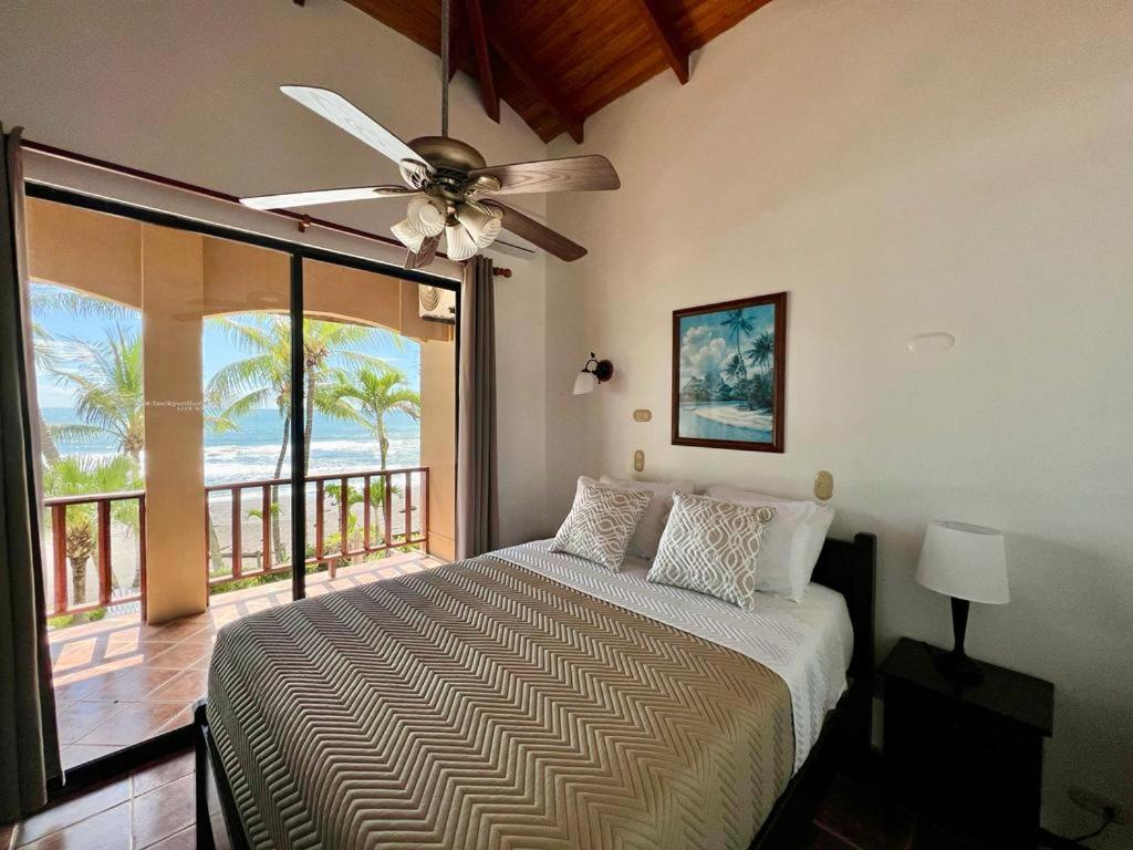 The Backyard Beachfront Hotel Jaco Exterior photo